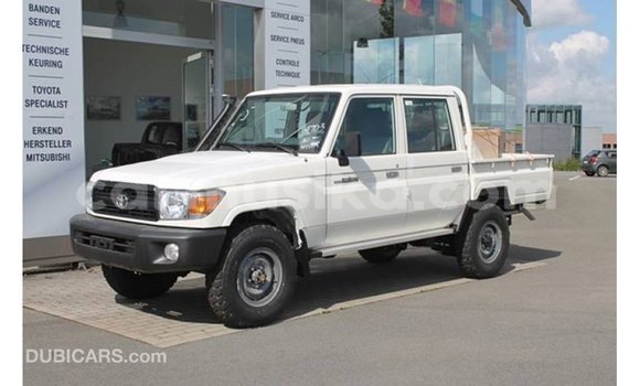 Tenga Imported Toyota Land Cruiser Chena Mota in Import - Dubai in Harare Tenga Imported Toyota Land Cruiser Chena Mota in Import - Dubai in Harare