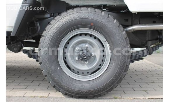 Tenga Imported Toyota Land Cruiser Chena Mota in Import - Dubai in Harare Tenga Imported Toyota Land Cruiser Chena Mota in Import - Dubai in Harare