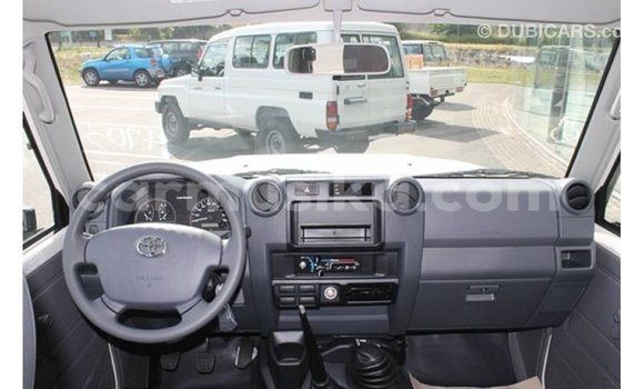 Acheter Import Voiture Toyota Land Cruiser Blanc à Import - Dubai, Harare Acheter Import Voiture Toyota Land Cruiser Blanc à Import - Dubai, Harare