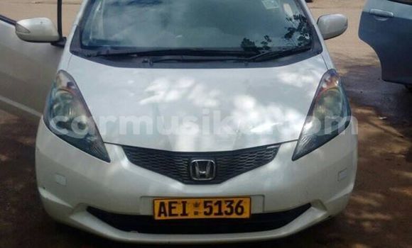 Nunua Ilio tumika Honda Fit Nyeupe Gari ndani ya Harare nchini Harare Nunua Ilio tumika Honda Fit Nyeupe Gari ndani ya Harare nchini Harare