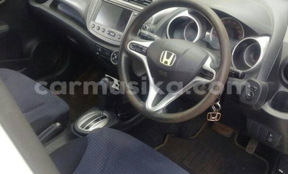 Nunua Ilio tumika Honda Fit Nyeupe Gari ndani ya Harare nchini Harare Nunua Ilio tumika Honda Fit Nyeupe Gari ndani ya Harare nchini Harare