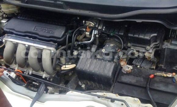 Nunua Ilio tumika Honda Fit Nyeupe Gari ndani ya Harare nchini Harare Nunua Ilio tumika Honda Fit Nyeupe Gari ndani ya Harare nchini Harare