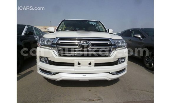 Tenga Imported Toyota Land Cruiser Chena Mota in Import - Dubai in Harare Tenga Imported Toyota Land Cruiser Chena Mota in Import - Dubai in Harare