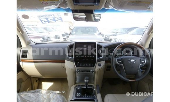 Tenga Imported Toyota Land Cruiser Chena Mota in Import - Dubai in Harare Tenga Imported Toyota Land Cruiser Chena Mota in Import - Dubai in Harare