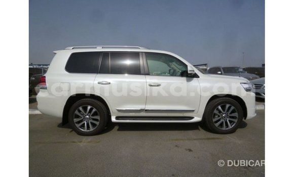 Tenga Imported Toyota Land Cruiser Chena Mota in Import - Dubai in Harare Tenga Imported Toyota Land Cruiser Chena Mota in Import - Dubai in Harare