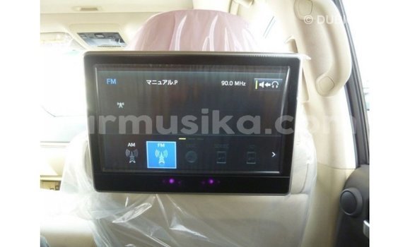 Tenga Imported Toyota Land Cruiser Chena Mota in Import - Dubai in Harare Tenga Imported Toyota Land Cruiser Chena Mota in Import - Dubai in Harare