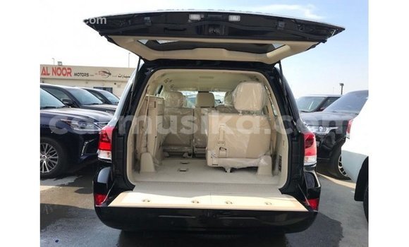 Tenga Imported Toyota Land Cruiser Nhema Mota in Import - Dubai in Harare Tenga Imported Toyota Land Cruiser Nhema Mota in Import - Dubai in Harare