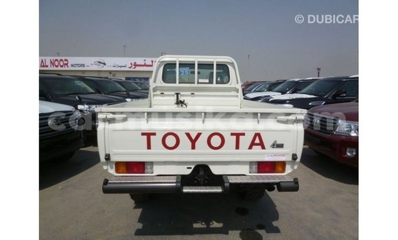 Tenga Imported Toyota Land Cruiser Chena Mota in Import - Dubai in Harare Tenga Imported Toyota Land Cruiser Chena Mota in Import - Dubai in Harare