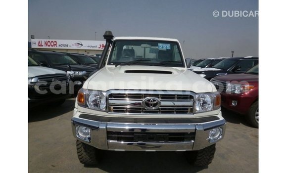 Tenga Imported Toyota Land Cruiser Chena Mota in Import - Dubai in Harare Tenga Imported Toyota Land Cruiser Chena Mota in Import - Dubai in Harare