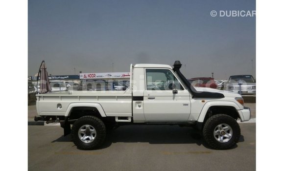 Tenga Imported Toyota Land Cruiser Chena Mota in Import - Dubai in Harare Tenga Imported Toyota Land Cruiser Chena Mota in Import - Dubai in Harare