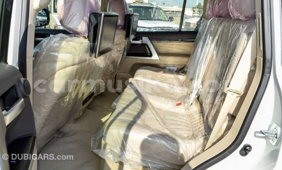 Acheter Import Voiture Toyota Land Cruiser Blanc à Import - Dubai, Harare Acheter Import Voiture Toyota Land Cruiser Blanc à Import - Dubai, Harare