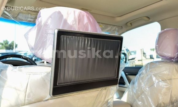 Acheter Import Voiture Toyota Land Cruiser Blanc à Import - Dubai, Harare Acheter Import Voiture Toyota Land Cruiser Blanc à Import - Dubai, Harare