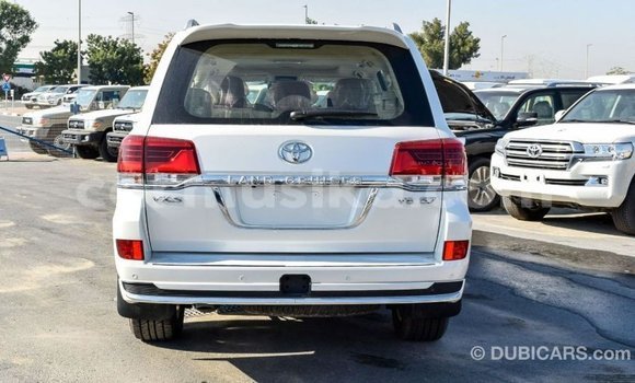 Acheter Import Voiture Toyota Land Cruiser Blanc à Import - Dubai, Harare Acheter Import Voiture Toyota Land Cruiser Blanc à Import - Dubai, Harare