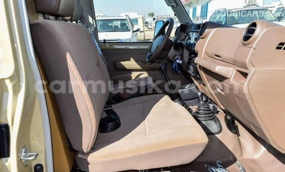 Tenga Imported Toyota Land Cruiser Beige Mota in Import - Dubai in Harare Tenga Imported Toyota Land Cruiser Beige Mota in Import - Dubai in Harare