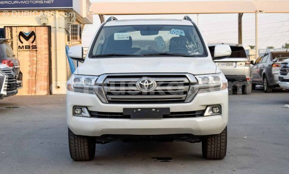 Acheter Import Voiture Toyota Land Cruiser Blanc à Import - Dubai, Harare Acheter Import Voiture Toyota Land Cruiser Blanc à Import - Dubai, Harare