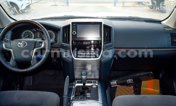 Acheter Import Voiture Toyota Land Cruiser Blanc à Import - Dubai, Harare Acheter Import Voiture Toyota Land Cruiser Blanc à Import - Dubai, Harare