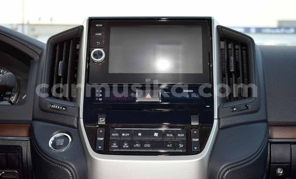 Acheter Import Voiture Toyota Land Cruiser Blanc à Import - Dubai, Harare Acheter Import Voiture Toyota Land Cruiser Blanc à Import - Dubai, Harare