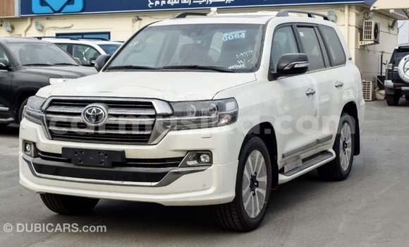 Tenga Imported Toyota Land Cruiser Chena Mota in Import - Dubai in Harare Tenga Imported Toyota Land Cruiser Chena Mota in Import - Dubai in Harare