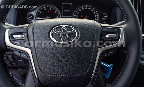 Tenga Imported Toyota Land Cruiser Chena Mota in Import - Dubai in Harare Tenga Imported Toyota Land Cruiser Chena Mota in Import - Dubai in Harare