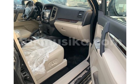 Acheter Import Voiture Mitsubishi Pajero Noir à Import - Dubai, Harare Acheter Import Voiture Mitsubishi Pajero Noir à Import - Dubai, Harare