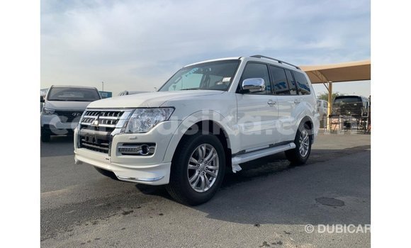 Acheter Import Voiture Mitsubishi Pajero Blanc à Import - Dubai, Harare Acheter Import Voiture Mitsubishi Pajero Blanc à Import - Dubai, Harare