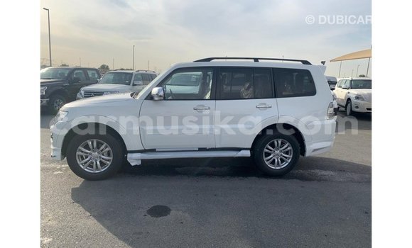 Acheter Import Voiture Mitsubishi Pajero Blanc à Import - Dubai, Harare Acheter Import Voiture Mitsubishi Pajero Blanc à Import - Dubai, Harare