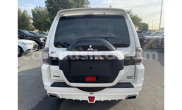 Acheter Import Voiture Mitsubishi Pajero Blanc à Import - Dubai, Harare Acheter Import Voiture Mitsubishi Pajero Blanc à Import - Dubai, Harare