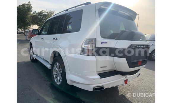Acheter Import Voiture Mitsubishi Pajero Blanc à Import - Dubai, Harare Acheter Import Voiture Mitsubishi Pajero Blanc à Import - Dubai, Harare