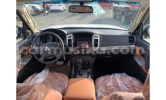 Acheter Import Voiture Mitsubishi Pajero Blanc à Import - Dubai, Harare Acheter Import Voiture Mitsubishi Pajero Blanc à Import - Dubai, Harare