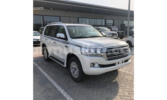 Tenga Imported Toyota Land Cruiser Chena Mota in Import - Dubai in Harare Tenga Imported Toyota Land Cruiser Chena Mota in Import - Dubai in Harare