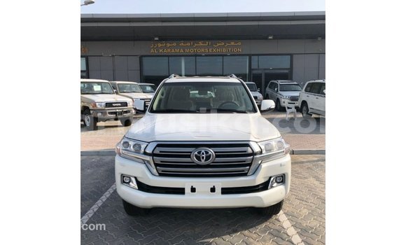 Tenga Imported Toyota Land Cruiser Chena Mota in Import - Dubai in Harare Tenga Imported Toyota Land Cruiser Chena Mota in Import - Dubai in Harare