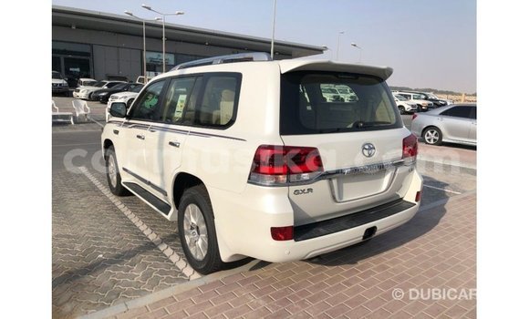 Tenga Imported Toyota Land Cruiser Chena Mota in Import - Dubai in Harare Tenga Imported Toyota Land Cruiser Chena Mota in Import - Dubai in Harare