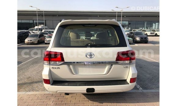 Tenga Imported Toyota Land Cruiser Chena Mota in Import - Dubai in Harare Tenga Imported Toyota Land Cruiser Chena Mota in Import - Dubai in Harare