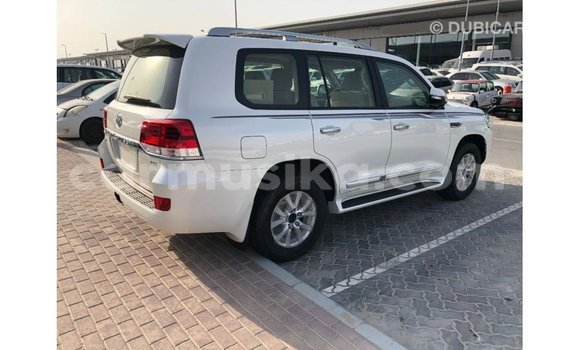 Tenga Imported Toyota Land Cruiser Chena Mota in Import - Dubai in Harare Tenga Imported Toyota Land Cruiser Chena Mota in Import - Dubai in Harare