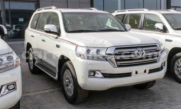 Tenga Imported Toyota Land Cruiser Chena Mota in Import - Dubai in Harare Tenga Imported Toyota Land Cruiser Chena Mota in Import - Dubai in Harare