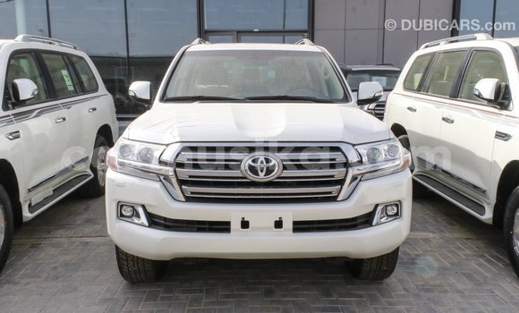 Tenga Imported Toyota Land Cruiser Chena Mota in Import - Dubai in Harare Tenga Imported Toyota Land Cruiser Chena Mota in Import - Dubai in Harare