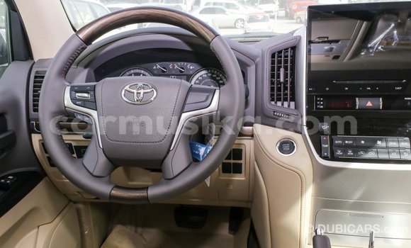 Tenga Imported Toyota Land Cruiser Chena Mota in Import - Dubai in Harare Tenga Imported Toyota Land Cruiser Chena Mota in Import - Dubai in Harare