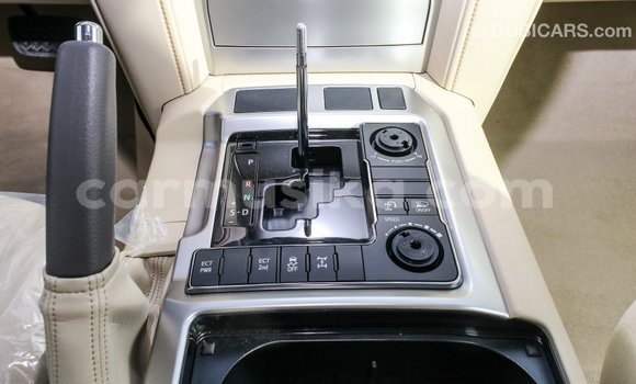 Tenga Imported Toyota Land Cruiser Chena Mota in Import - Dubai in Harare Tenga Imported Toyota Land Cruiser Chena Mota in Import - Dubai in Harare