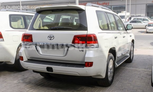 Tenga Imported Toyota Land Cruiser Chena Mota in Import - Dubai in Harare Tenga Imported Toyota Land Cruiser Chena Mota in Import - Dubai in Harare