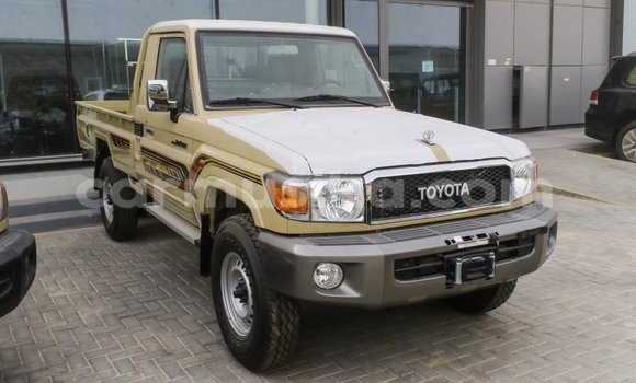 Tenga Imported Toyota Land Cruiser Beige Mota in Import - Dubai in Harare Tenga Imported Toyota Land Cruiser Beige Mota in Import - Dubai in Harare