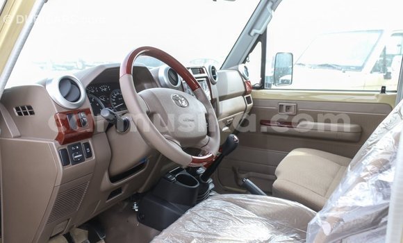 Tenga Imported Toyota Land Cruiser Beige Mota in Import - Dubai in Harare Tenga Imported Toyota Land Cruiser Beige Mota in Import - Dubai in Harare
