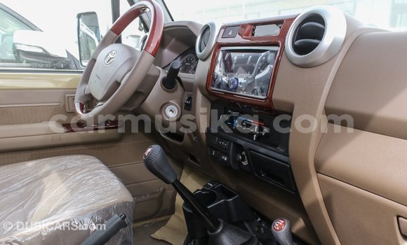 Tenga Imported Toyota Land Cruiser Beige Mota in Import - Dubai in Harare Tenga Imported Toyota Land Cruiser Beige Mota in Import - Dubai in Harare