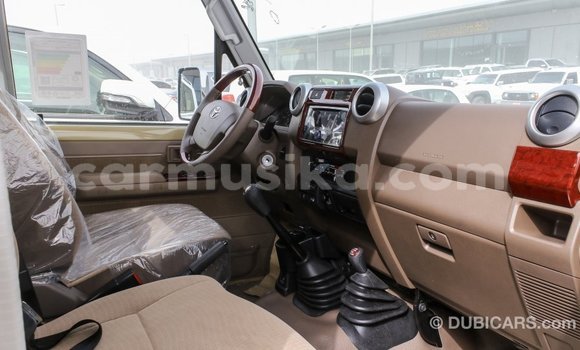 Tenga Imported Toyota Land Cruiser Beige Mota in Import - Dubai in Harare Tenga Imported Toyota Land Cruiser Beige Mota in Import - Dubai in Harare