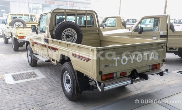 Tenga Imported Toyota Land Cruiser Beige Mota in Import - Dubai in Harare Tenga Imported Toyota Land Cruiser Beige Mota in Import - Dubai in Harare