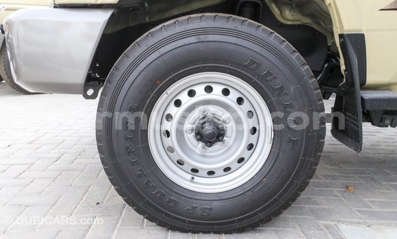 Tenga Imported Toyota Land Cruiser Beige Mota in Import - Dubai in Harare Tenga Imported Toyota Land Cruiser Beige Mota in Import - Dubai in Harare