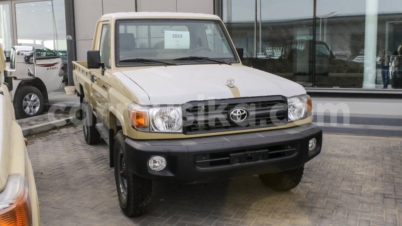 Big with watermark toyota land cruiser harare import dubai 13107