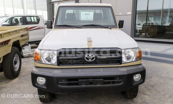 Buy Import Toyota Land Cruiser Beige Car in Import - Dubai in Harare Buy Import Toyota Land Cruiser Beige Car in Import - Dubai in Harare