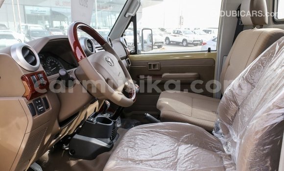 Tenga Imported Toyota Land Cruiser Beige Mota in Import - Dubai in Harare Tenga Imported Toyota Land Cruiser Beige Mota in Import - Dubai in Harare