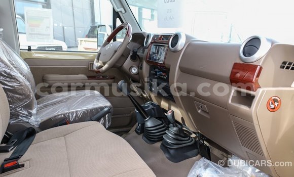 Tenga Imported Toyota Land Cruiser Beige Mota in Import - Dubai in Harare Tenga Imported Toyota Land Cruiser Beige Mota in Import - Dubai in Harare