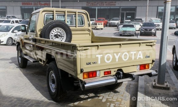 Tenga Imported Toyota Land Cruiser Beige Mota in Import - Dubai in Harare Tenga Imported Toyota Land Cruiser Beige Mota in Import - Dubai in Harare